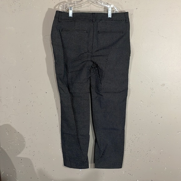 Old Navy Capri Black & White Polka Dot Pants. Size 2. - Picture 2 of 5
